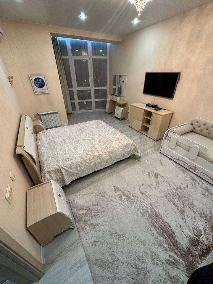 Однокомнатная квартира с евроремонтом. Суточные квартиры. Евроремонт 3 комнатной квартиры. Сниму 3 комнатную квартиру с мебелью. Средняя квартира.