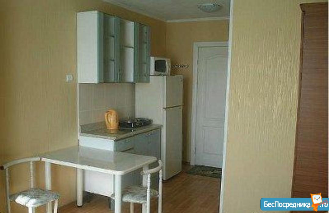Комната в общежитии без мебели. Кухня в гостинке. Кухня в комнате в общежитии. Мини кухня в общежитии. Мебель для маленькой комнаты в общежитии.